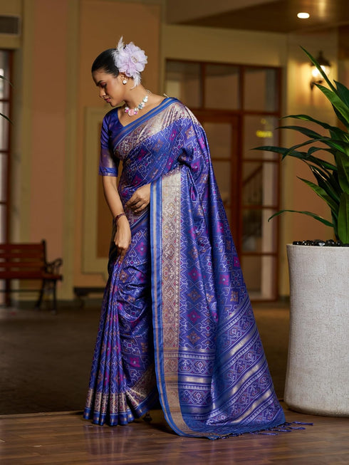 Vasthrlay Exquisite Traditional Intricate Gold Tone Saree