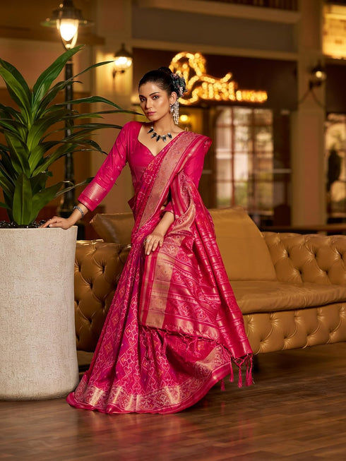 Vasthrlay Exquisite Traditional Intricate Gold Tone Saree