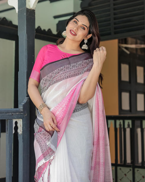 Vasthrlay Floral Printed Tassels Saree