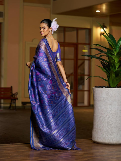 Vasthrlay Exquisite Traditional Intricate Gold Tone Saree