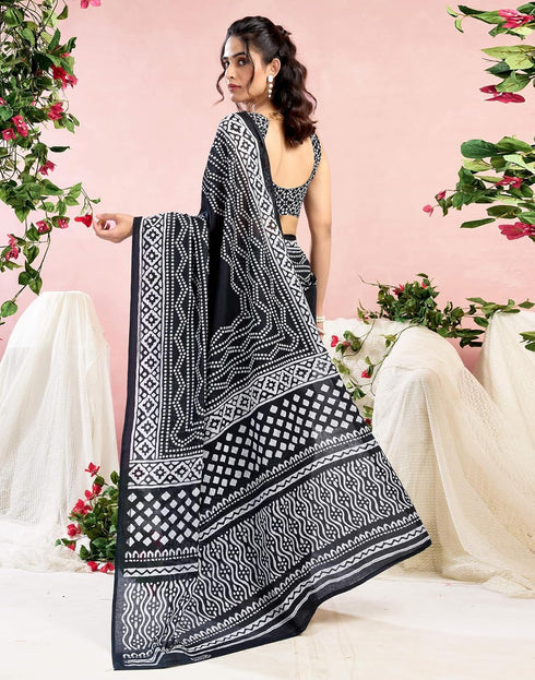 Vasthrlay Womens Printed Unstitched Green Saree