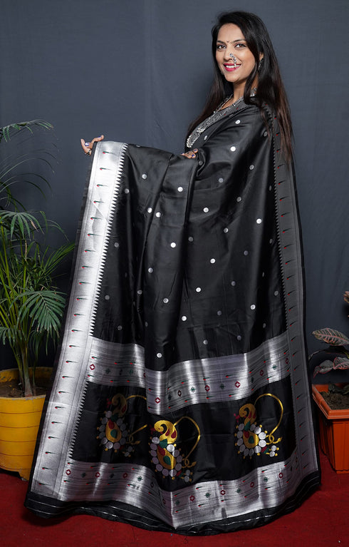 Vasthrlay Paithani Unstitched Saree