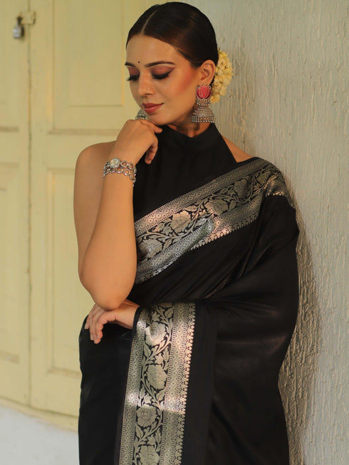 Vasthrlay Banarasi Traditional Unstitched Saree