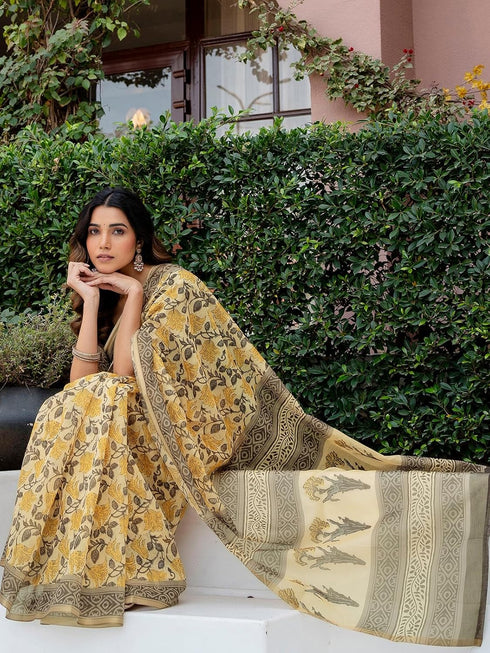 Vasthrlay Womens Printed Unstitched Multicolor Saree