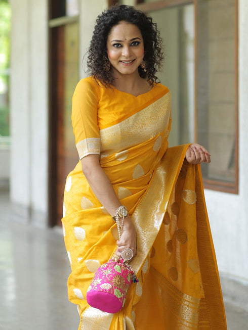 Vasthrlay Saree Kanjivaram Silk Pari Gold