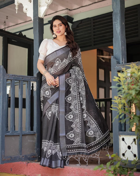Vasthrlay Floral Prints Tasseled Saree