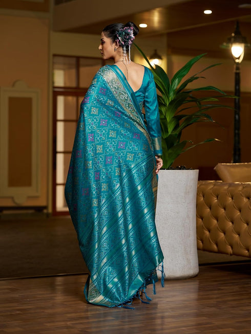 Vasthrlay Exquisite Traditional Intricate Gold Tone Saree