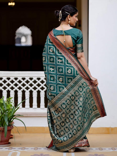 Vasthrlay Womens Weaving Unstitched Lavender Saree