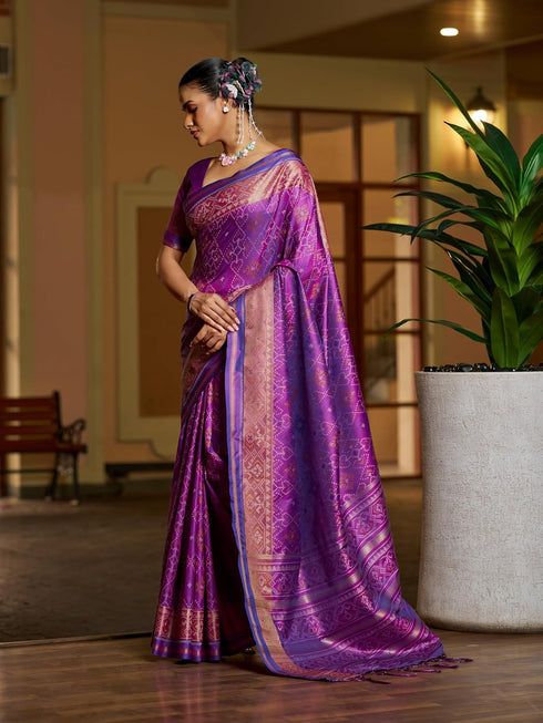 Vasthrlay Exquisite Traditional Intricate Gold Tone Saree