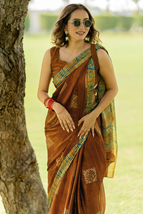 Vasthrlay Fashion Chiffon Abstrect Printed Ethnic Wear