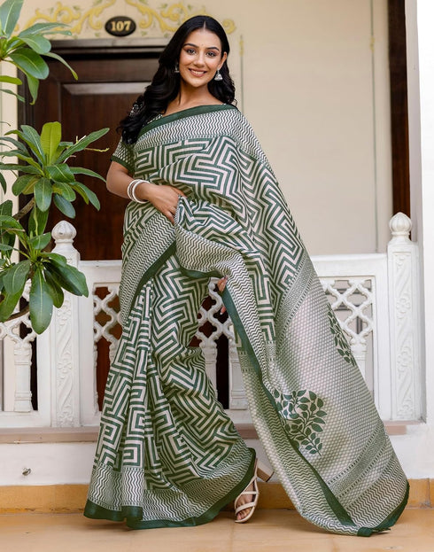 Vasthrlay Womens Printed Unstitched Maroon Saree