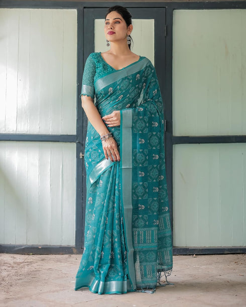 Vasthrlay Floral Printed Tassels Saree