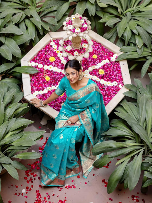 Vasthrlay Banarasi Weaving Peach Saree