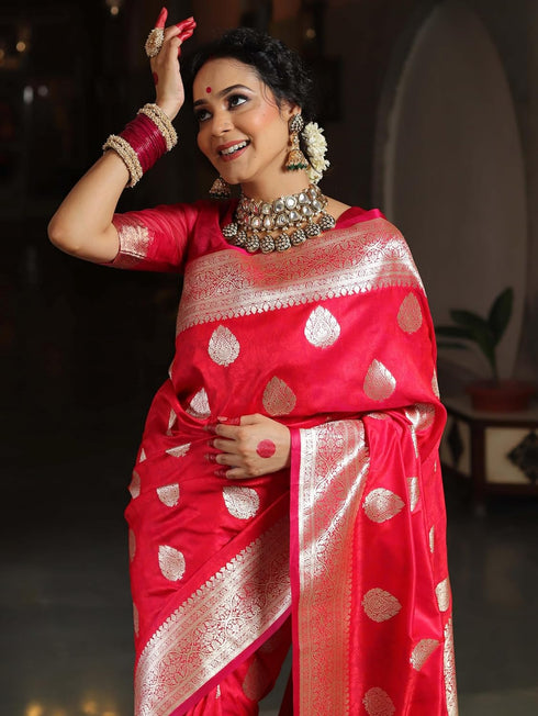 Vasthrlay Saree Kanjivaram Silk Pari Gold