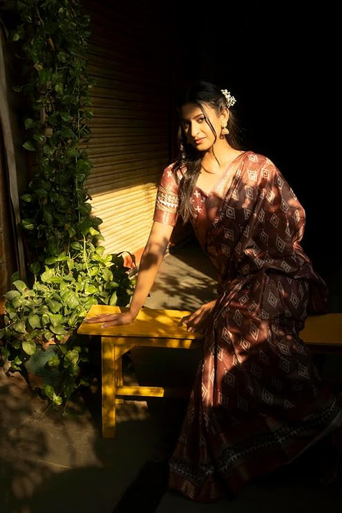 Vasthrlay Maroon Abstract Print Polyester Saree With Antique Zari Border And Unstitched Blouse Piece