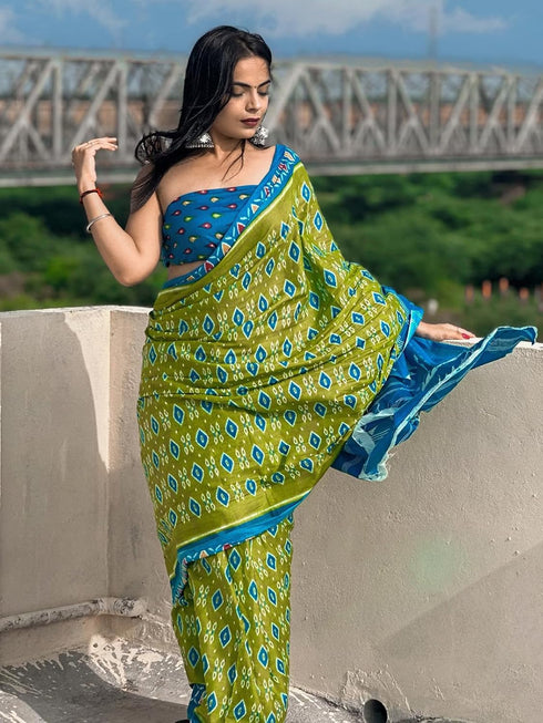 Vasthrlay Womens Printed Unstitched Green Saree