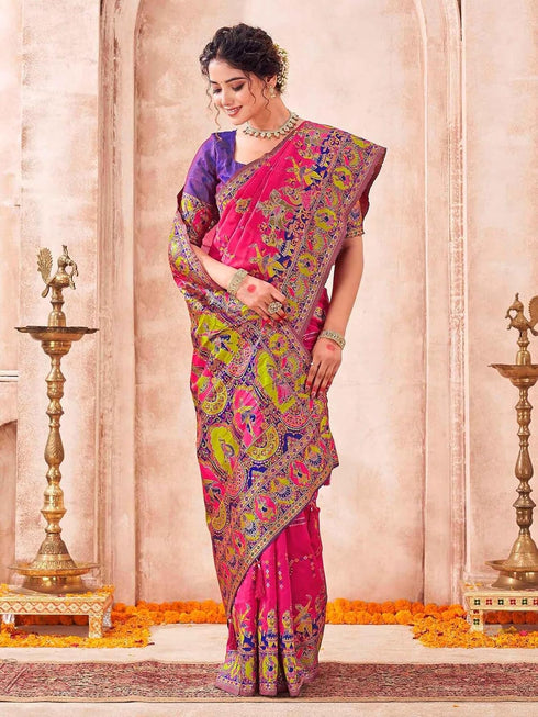 Vasthrlay Womens Weaving Unstitched Dark Green Saree