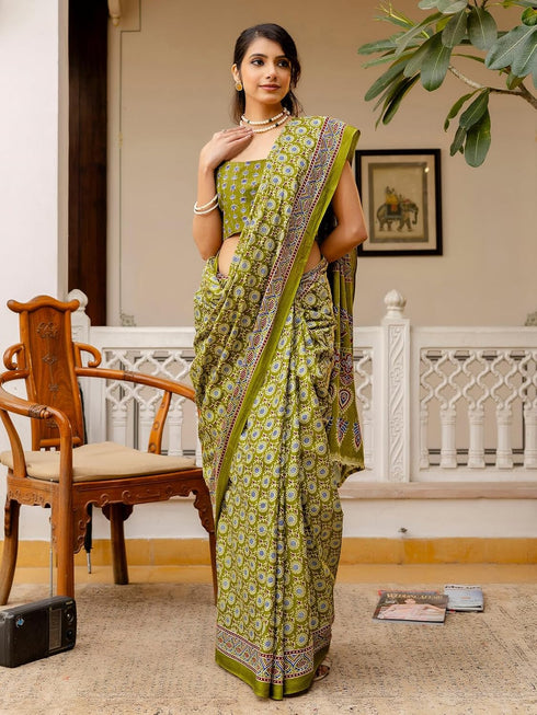 Vasthrlay Womens Printed Unstitched Red Saree