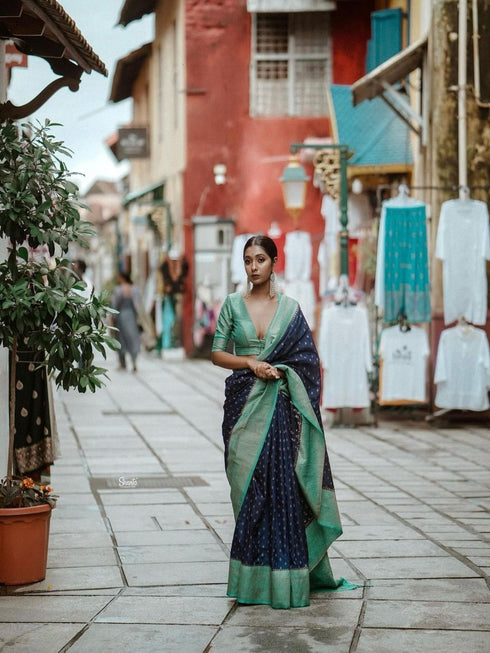 Vasthrlay Banarasi Traditional Unstitched Saree
