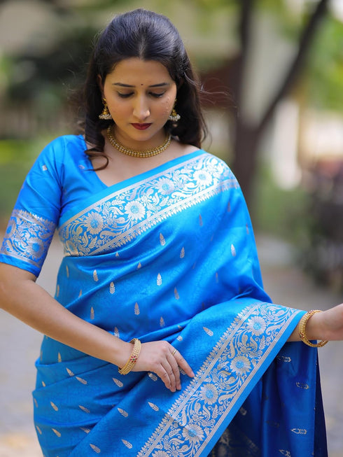 Vasthrlay Kanjivaram Handloom Golden Ethnic Wear