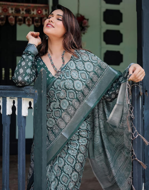 Vasthrlay Womens Printed Green Saree With Unstitched Blouse Piece