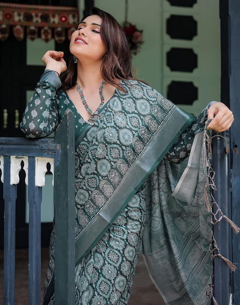 Vasthrlay Womens Printed Unstitched Light Green Saree