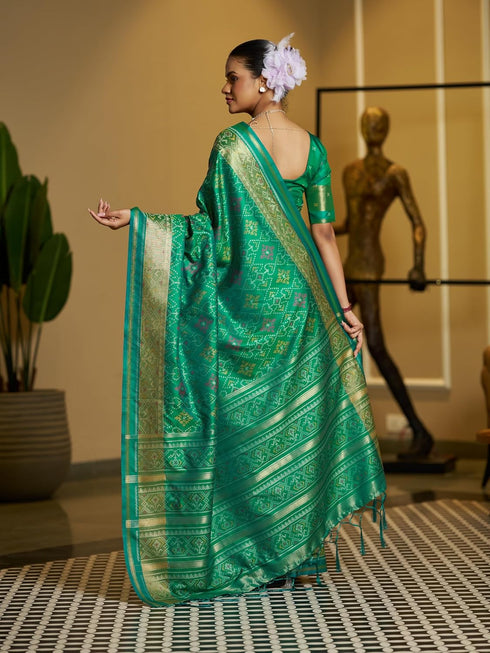 Vasthrlay Exquisite Traditional Intricate Gold Tone Saree