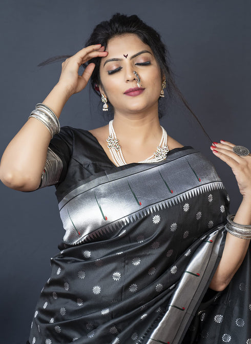 Vasthrlay Paithani Unstitched Saree