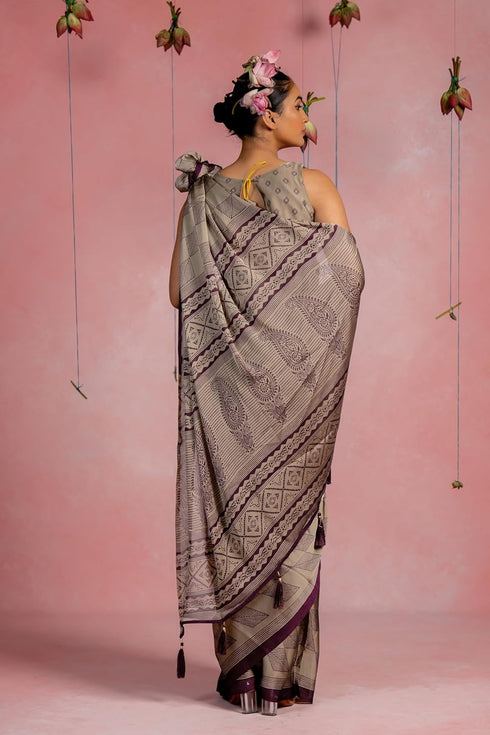 Vasthrlay Fashion Chiffon Geometric Printed Ethnic Wear