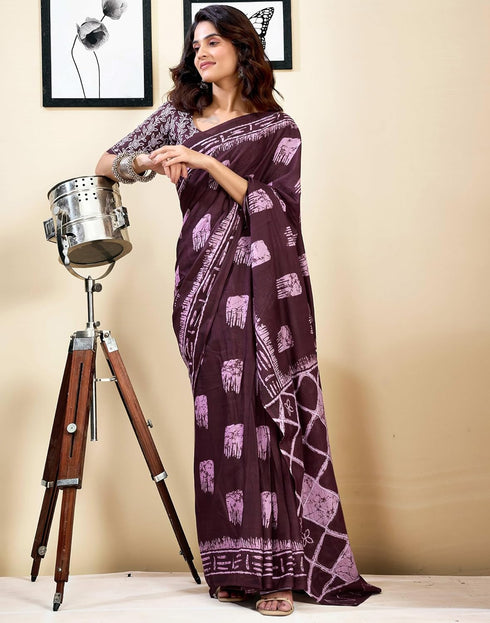 Vasthrlay Womens Printed Unstitched Dark Green Saree