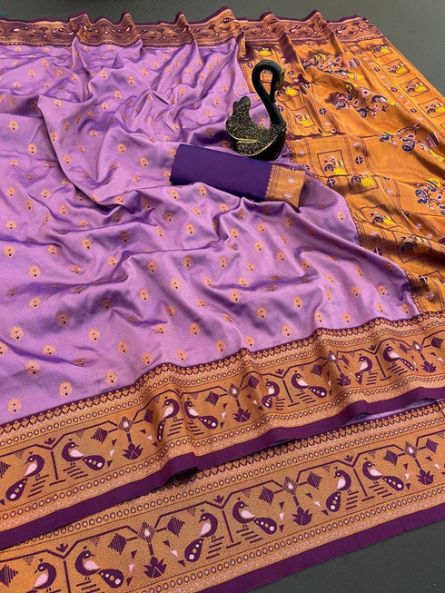 Vasthrlay Banarasi Paithani Weaving