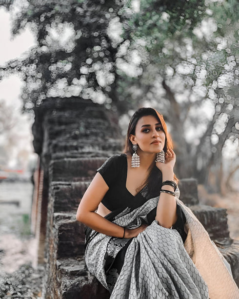 Vasthrlay Banarasi Traditional Unstitched Saree