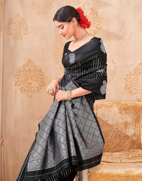 Vasthrlay Kanjivaram Jacquard Black Saree With Unstitched Blouse Piece