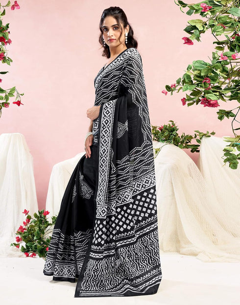 Vasthrlay Womens Printed Unstitched Green Saree