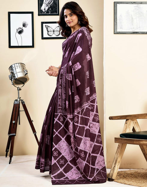 Vasthrlay Womens Printed Unstitched Dark Green Saree