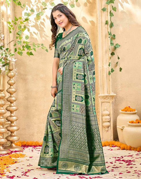 Vasthrlay Womens Weaving Pista Green | Green | Gold Saree With Unstitched Blouse Piece