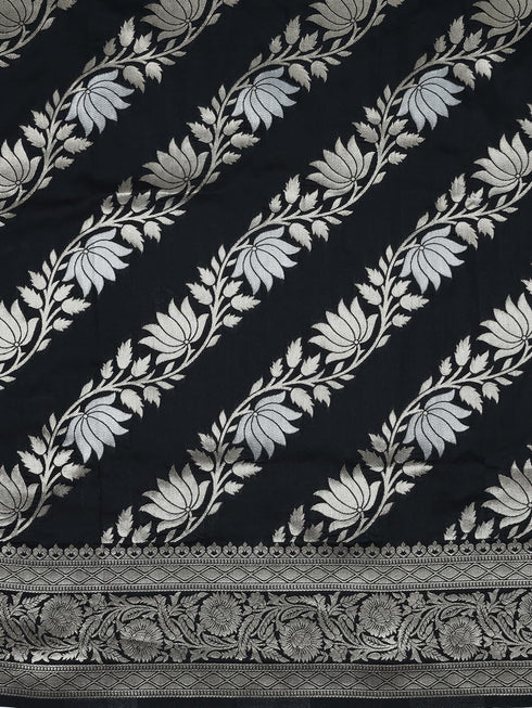 Vasthrlay Silver Banarasi Saree