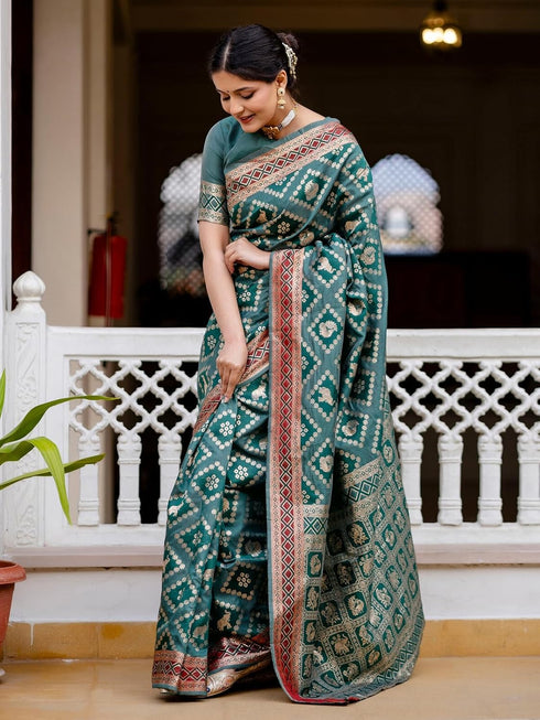 Vasthrlay Womens Weaving Unstitched Lavender Saree