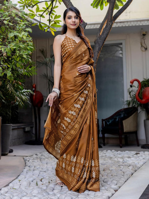 Vasthrlay Paisley Printed Red Saree