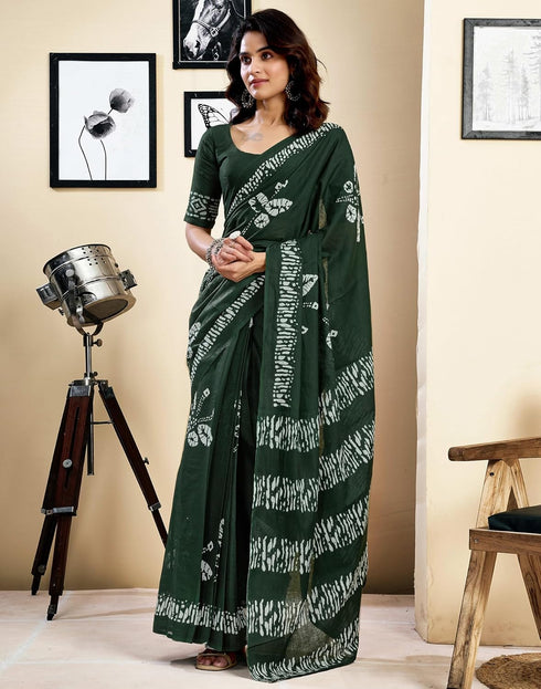 Vasthrlay Womens Printed Unstitched Dark Green Saree