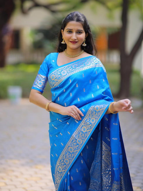 Vasthrlay Kanjivaram Handloom Golden Ethnic Wear