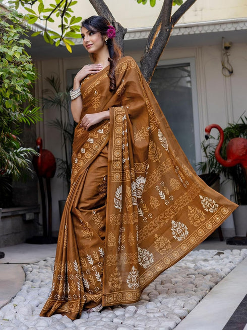 Vasthrlay Womens Printed Unstitched Red Saree
