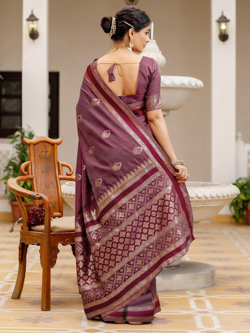 Vasthrlay Printed Off White Off White Saree