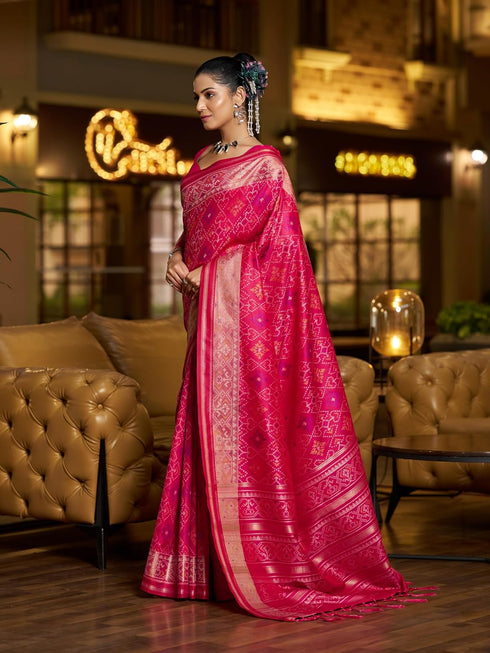 Vasthrlay Exquisite Traditional Intricate Gold Tone Saree