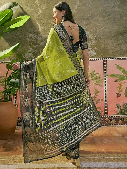 Vasthrlay Georgette Printed Unstitched Rani Pink Saree