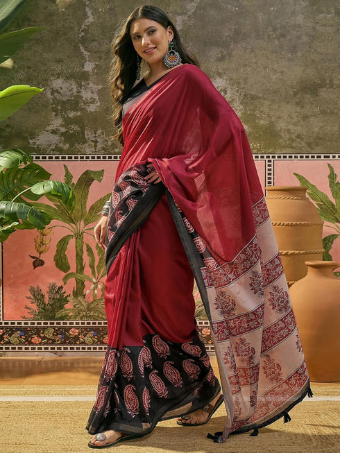 Vasthrlay Geometric Printed Unstitched Black Saree
