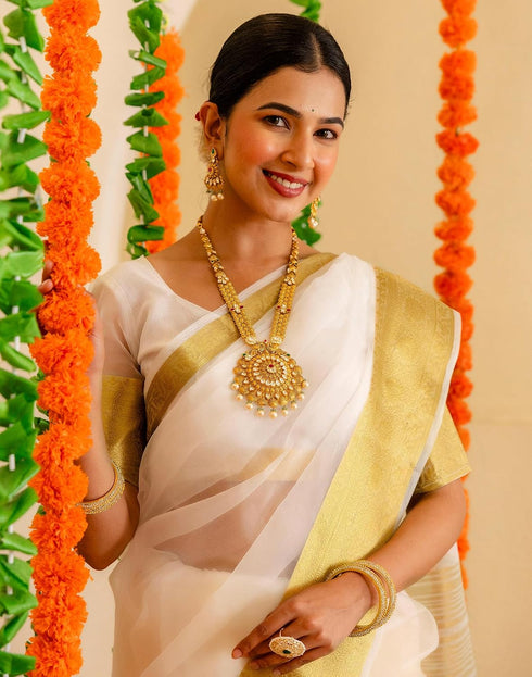 Vasthrlay Special Weaving White | Golden Border Saree With Unstitched Blouse Piece