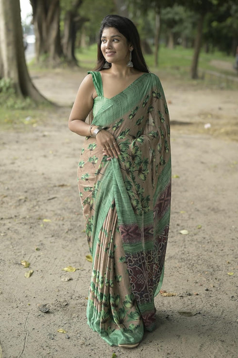 Vasthrlay Fashion Chiffon Georgette Coral Ethnic Wear
