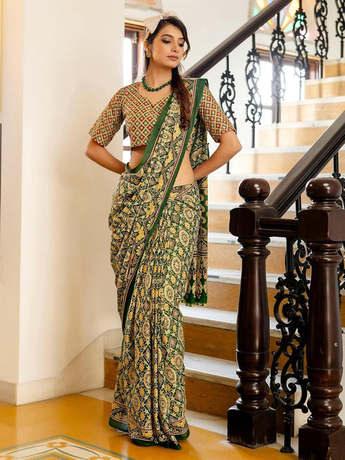 Vasthrlay Womens Printed Unstitched Red Saree