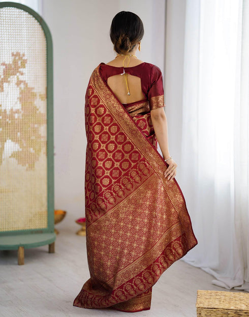 Vasthrlay Traditional Unstitched Saree